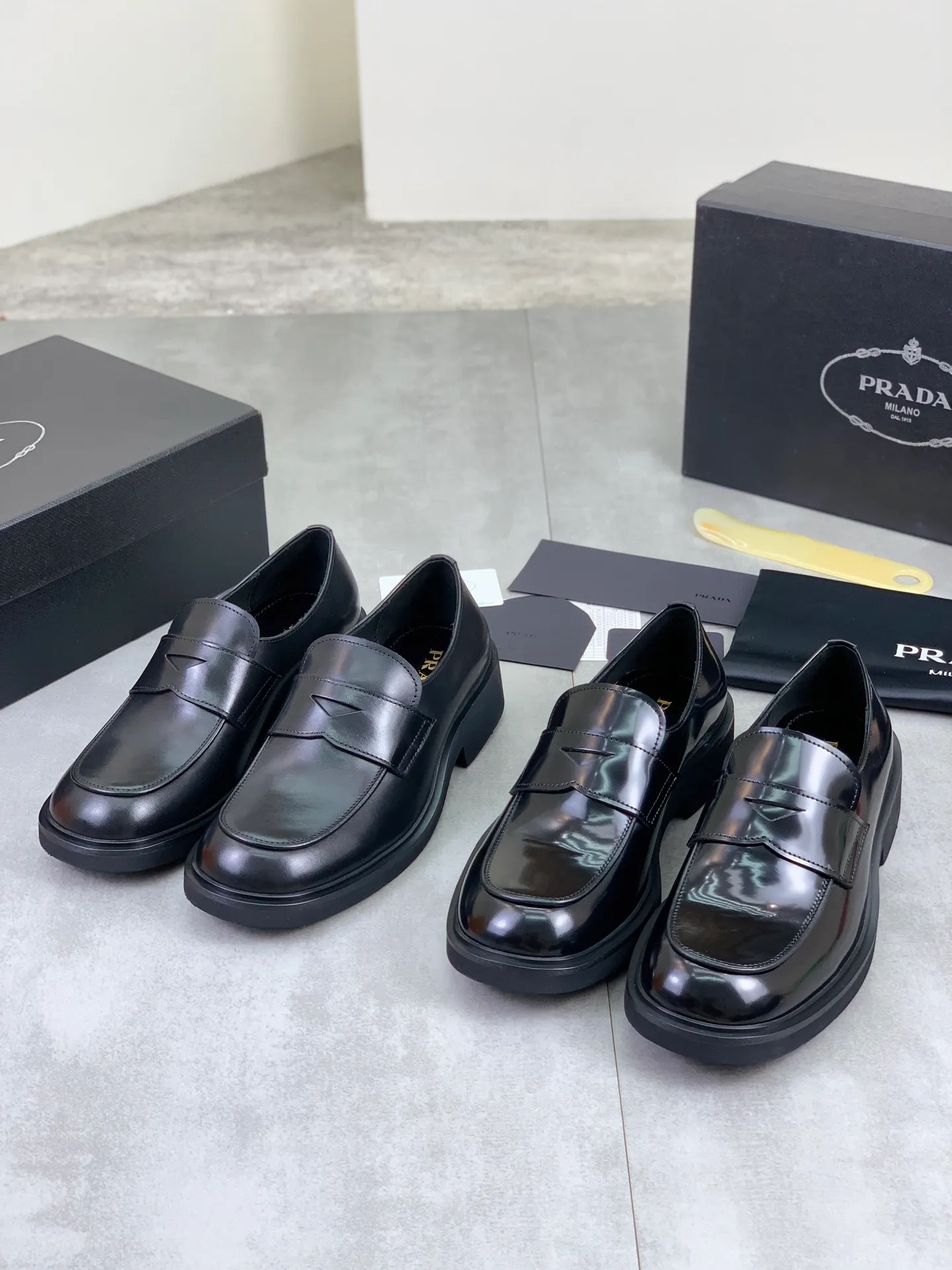 Factory price P840 💰Original quality, top version🔱 ＰＲＡＤＡPrada. Men's business casual leather shoes, top quality cow leather. 1:1 shipment ⬆️Luxurious and noble, all made of imported original first-layer fine suede cowhide, just to create a more comfortable wearing experience. Upper: original comfortable open-edge bead-rubbed calfskin ➕Top imported water-dyed full cow lining, original high-end lightweight and comfortable TPU combination bottom ✔️Code number: 39-44 (38 45 Can be customized)